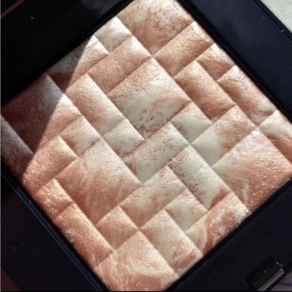 Bobbi Brown Highlighting Powder in Pink Glow NEW - Picture 9 of 16